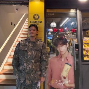 Kim Taehyung, popularly known as V from BTS, made a heartwarming surprise visit to the cafe ‘Compose Coffee’ near his military base, where fans had organized a birthday celebration in his honor.